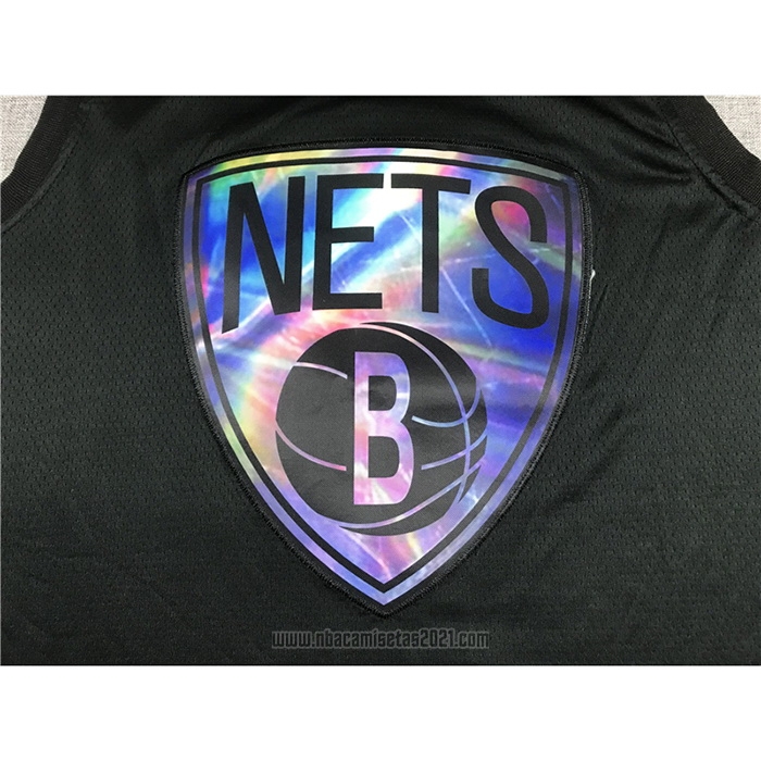 Camiseta Brooklyn Nets Kyrie Irving #11 Iridescent Logo Negro